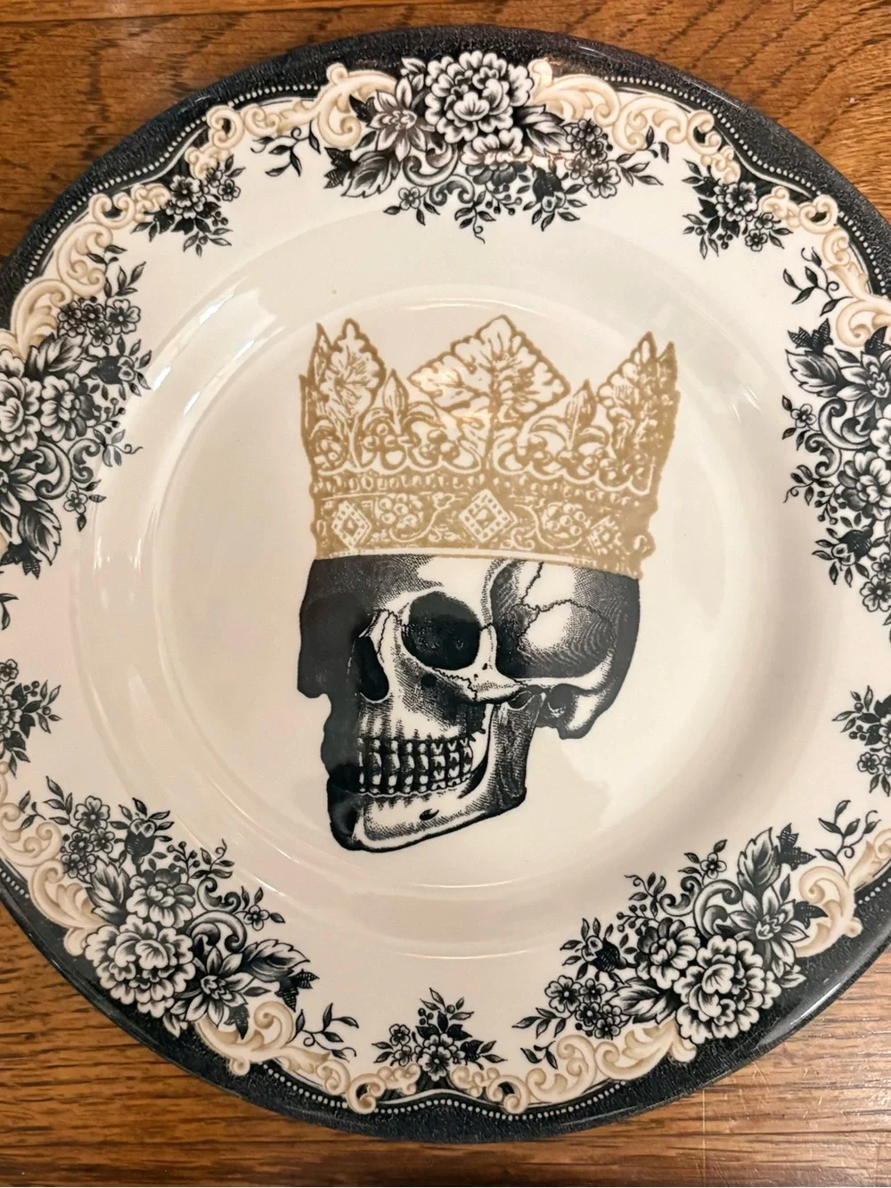 Halloween - Royal Stafford Skull with Crown Plates set of 4